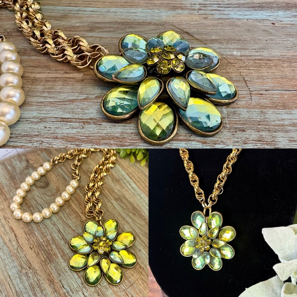 Vintage! Gold Chain Necklace w/large, green Crystal Flower Pendant “SUGAR LOU”